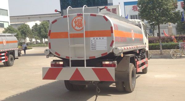 东风轻型加油车